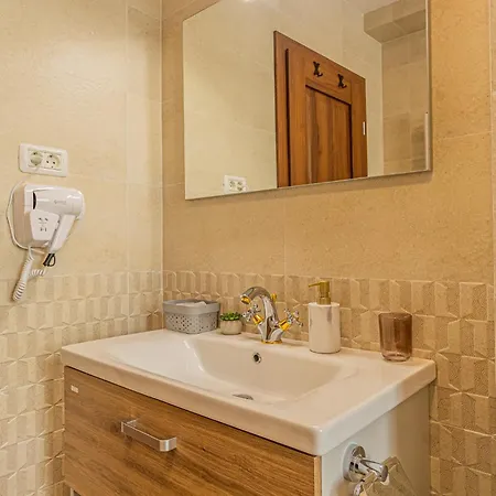 Cozy Brand New Boutique 4*