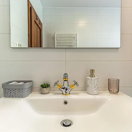 Cozy Brand New Boutique 4*