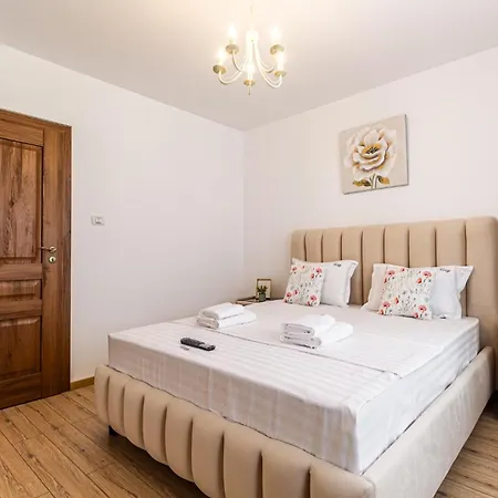 Cozy Brand New Boutique 4* براشوف