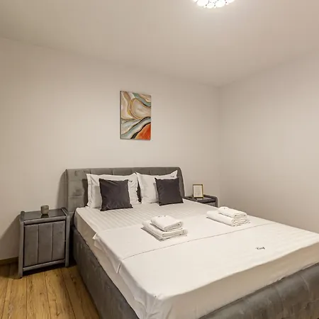 Apartahotel Cozy Brand New Boutique Braşov