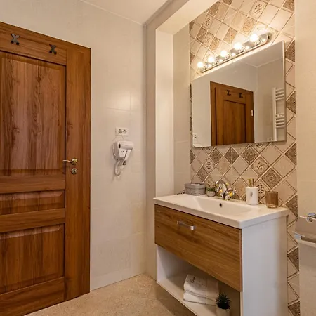 Cozy Brand New Boutique 4*