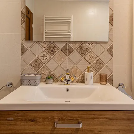 Cozy Brand New Boutique Braşov