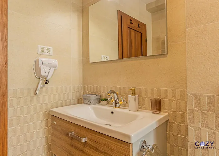 Brand New Boutique 4*